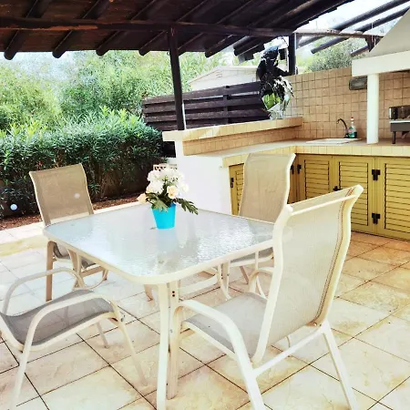 Вилла Golden Coast Marina 4 Bed *