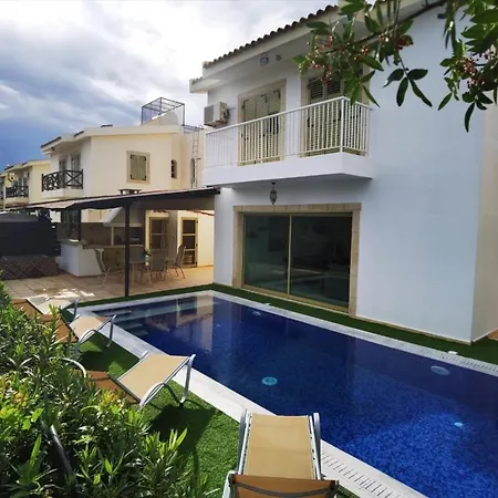 Golden Coast Marina 4 Bed Вилла Протарас